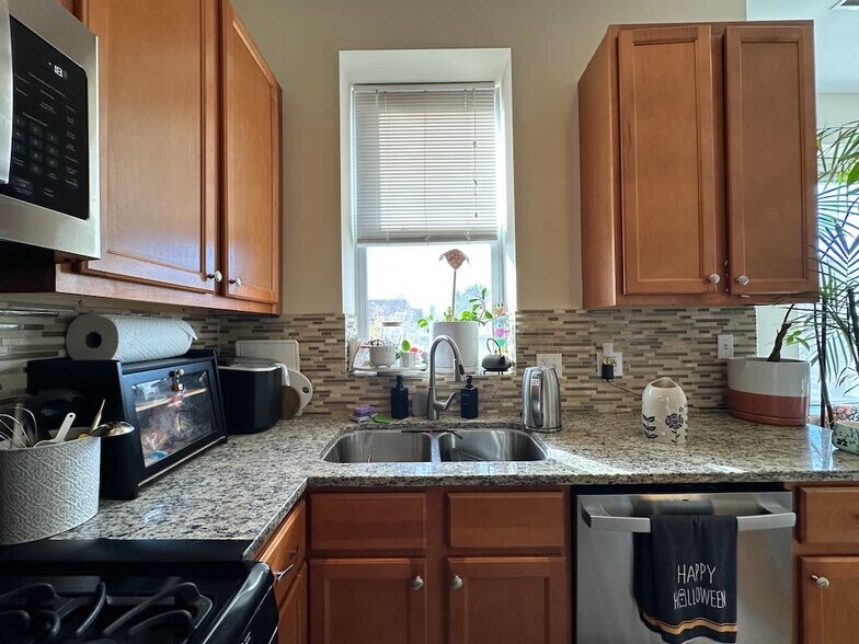 Building Photo - 1414 W Superior St