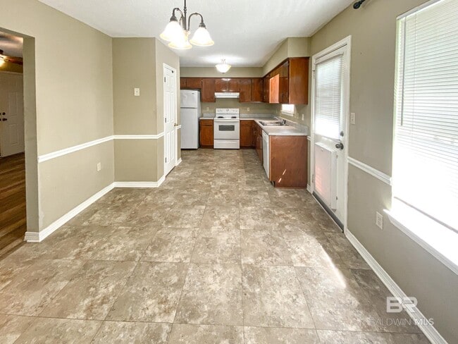 Building Photo - 21846 Mahan Dr