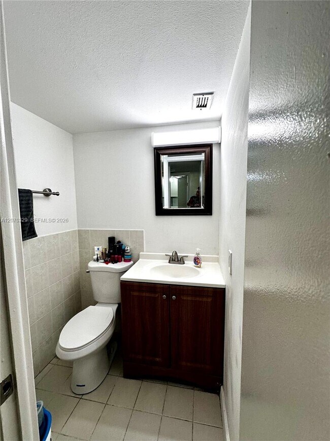 Building Photo - 1817 S Ocean Dr