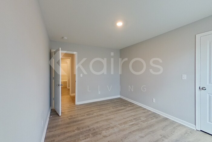 Building Photo - 3440 Bridgewood Dr