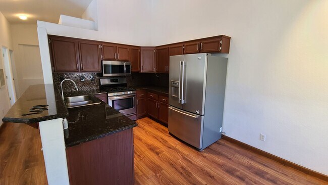 Building Photo - Upstairs Condo with Mountain and City View