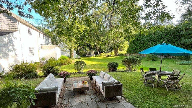 Building Photo - 8 Holly Ln