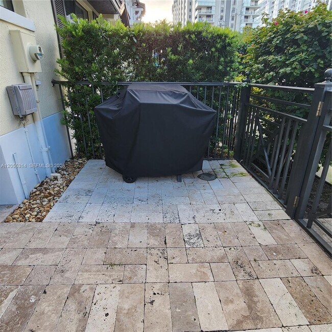 Building Photo - 839 S Ocean Blvd