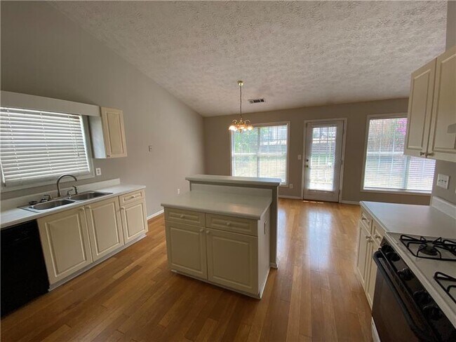 Building Photo - 2455 Millerbrook Dr