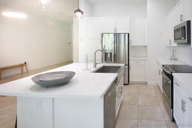 Building Photo - 23045 Clear Echo Dr