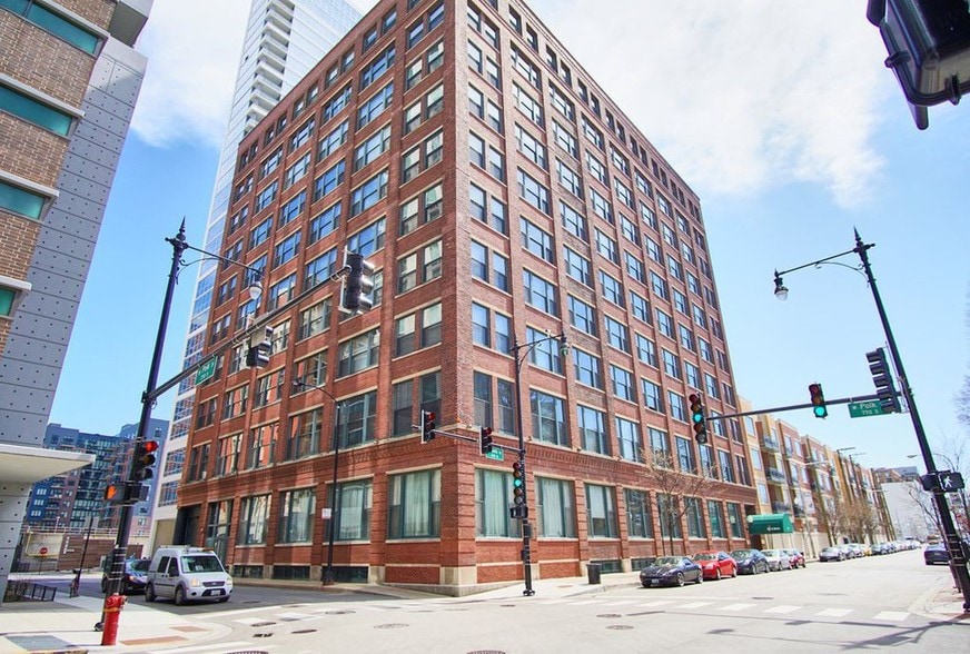 Building - 801 S Wells St