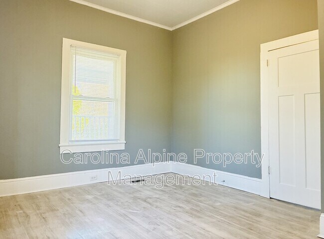 Building Photo - 910 Walnut St