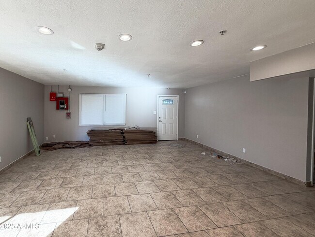 Building Photo - 6301 W Earll Dr