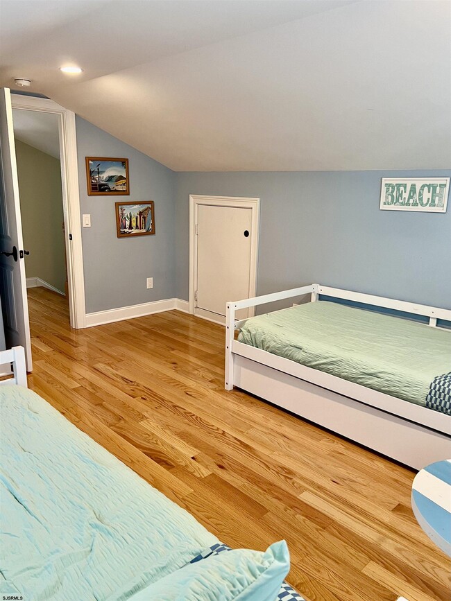 Building Photo - 7611 Ventnor Ave