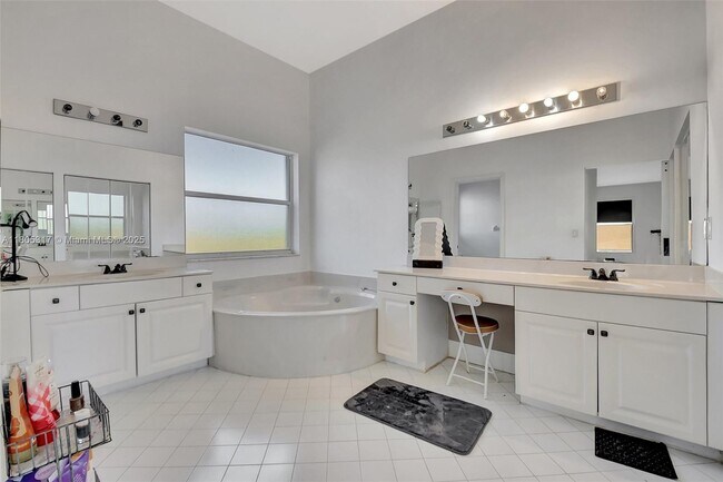Building Photo - 7647 Rockport Cir