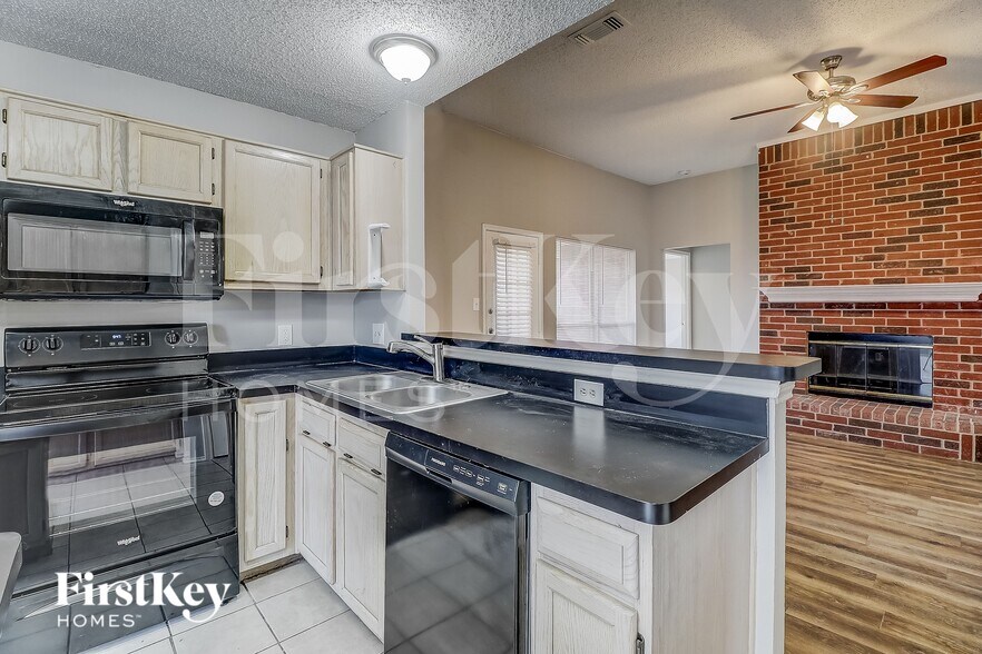 Building Photo - 912 Winterbury Ct