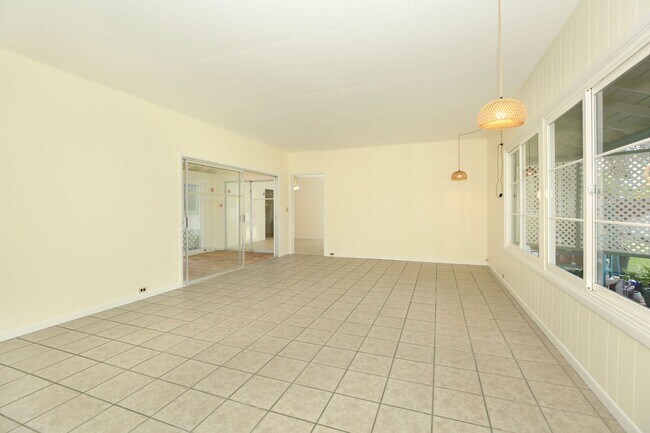 Building Photo - Ready to move into single level family hom...
