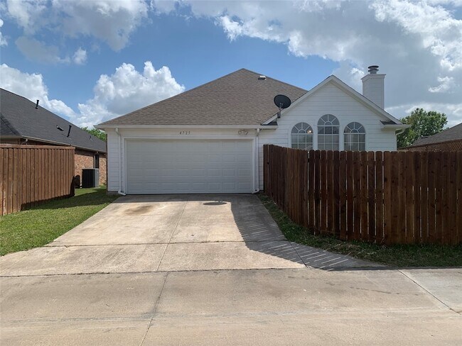 Building Photo - 4725 Park Bend Dr