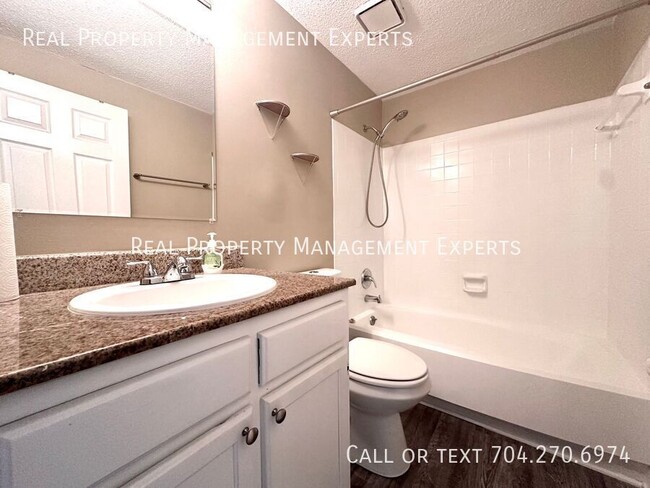 Building Photo - 7526 Holly Grove Ct