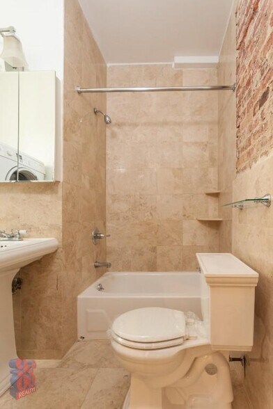 Building Photo - 250 Mott St