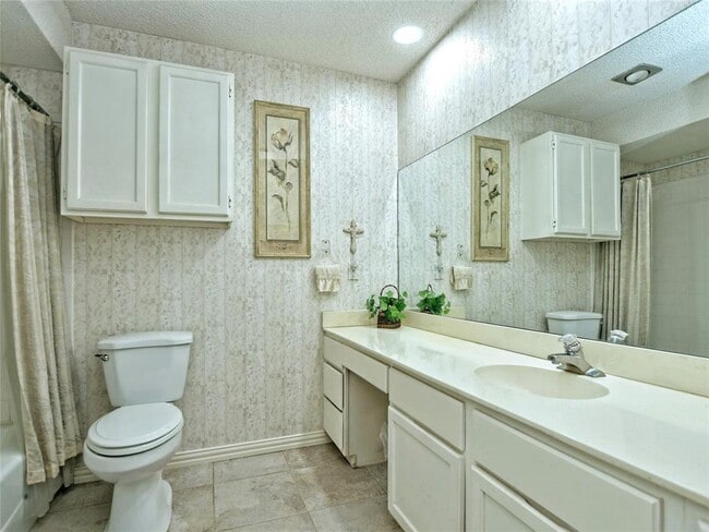 Building Photo - 7919 Ridgeline Dr N
