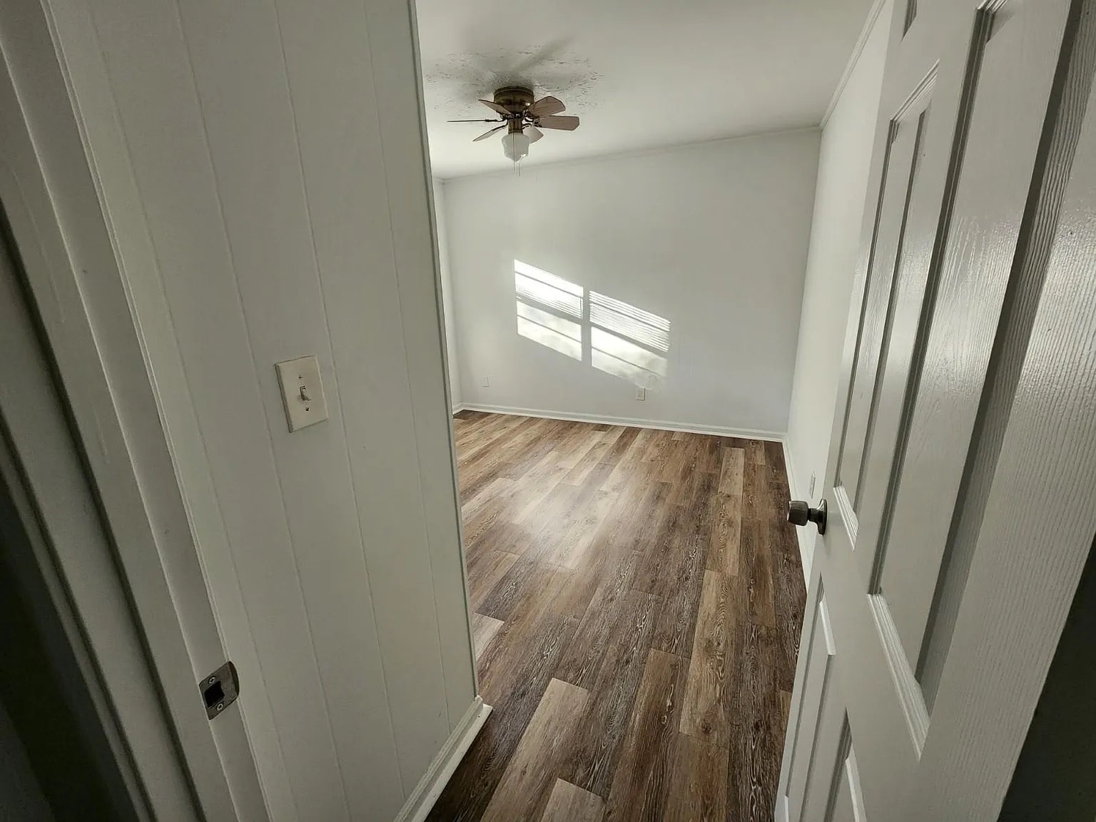 Building Photo - Room in Duplex on Monticello St