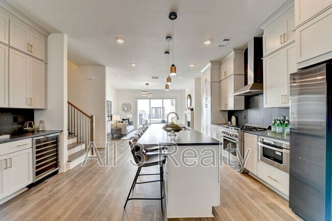 Building Photo - 3667 Peachtree Rd NE