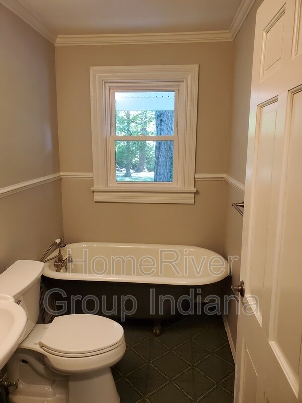 Building Photo - 1703 Getz Rd