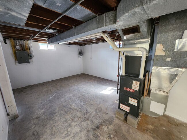 Building Photo - Remodeled 3-4 bedroom 2 bath house