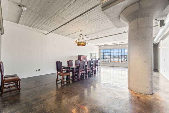 Building Photo - 1855 Industrial St