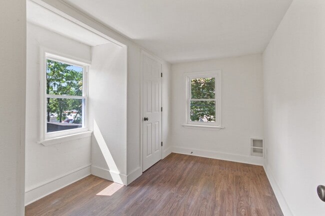 Building Photo - Cozy 3 Bedroom, 1.5 Bath Single Family Home!