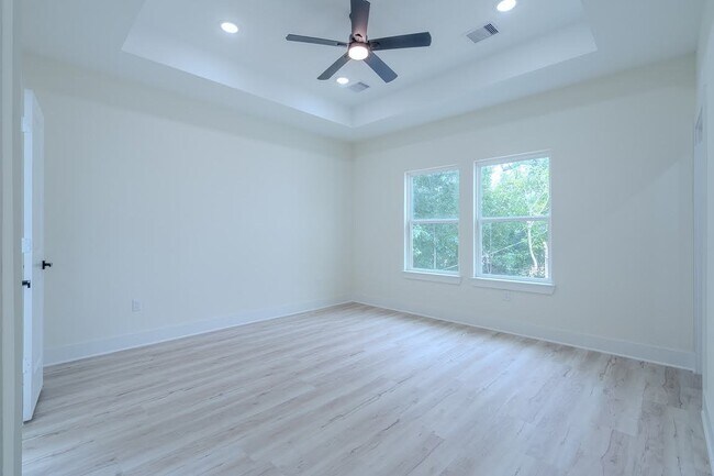 Building Photo - 7002 Sidney St