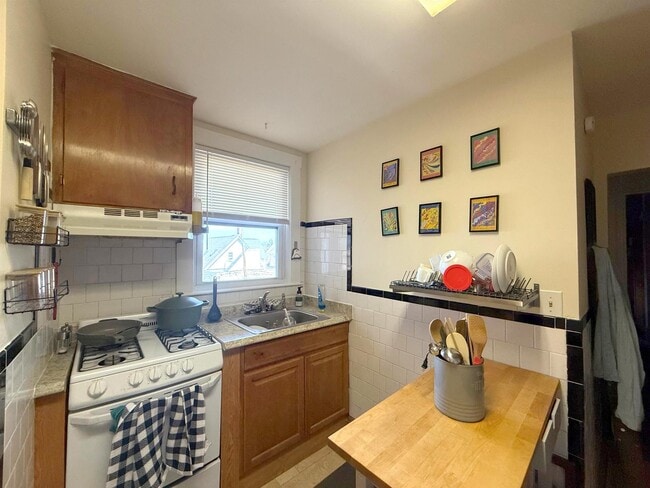 Building Photo - 235A Highland Ave