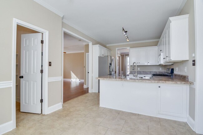 Building Photo - Large 3 Story Home in Evans!