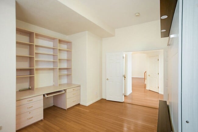 Building Photo - 2120 Waterbury Ln