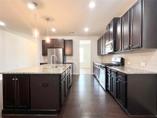 Building Photo - 370 Broadmoor Dr
