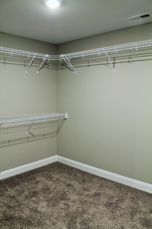 Building Photo - 257 Azalea Dr