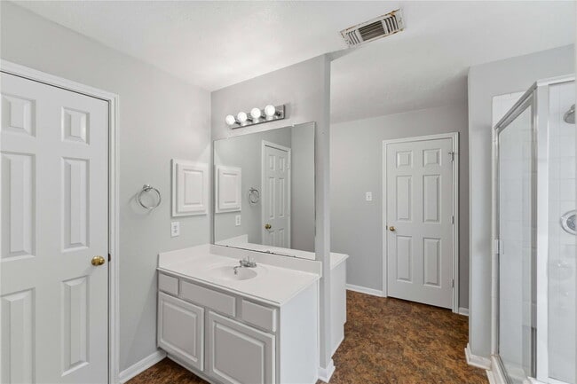 Building Photo - Glenwood Drive, Pearland, TX 77584 - 4 BR 2.5 BA single-family home