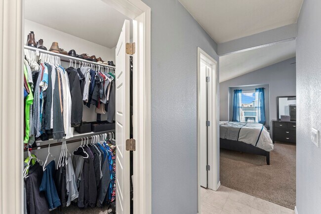 Building Photo - Beautiful 5-Bedroom, 4-Bathroom Home with ...
