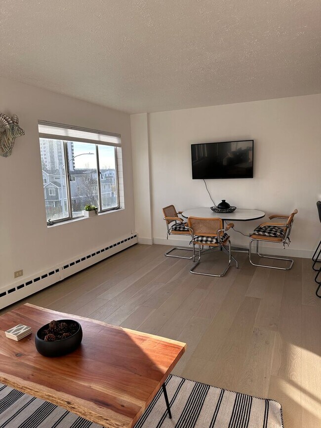 Building Photo - Cute and Clean Furnished Condo