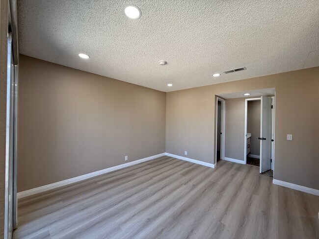 Building Photo - 317 Camino Real Ave