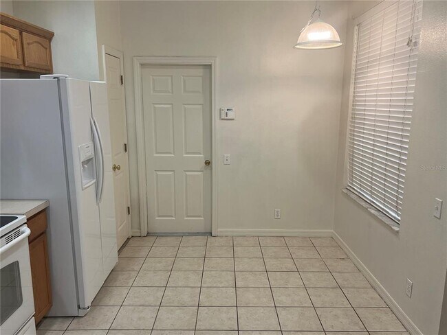 Building Photo - 9806 Fan Palm Way