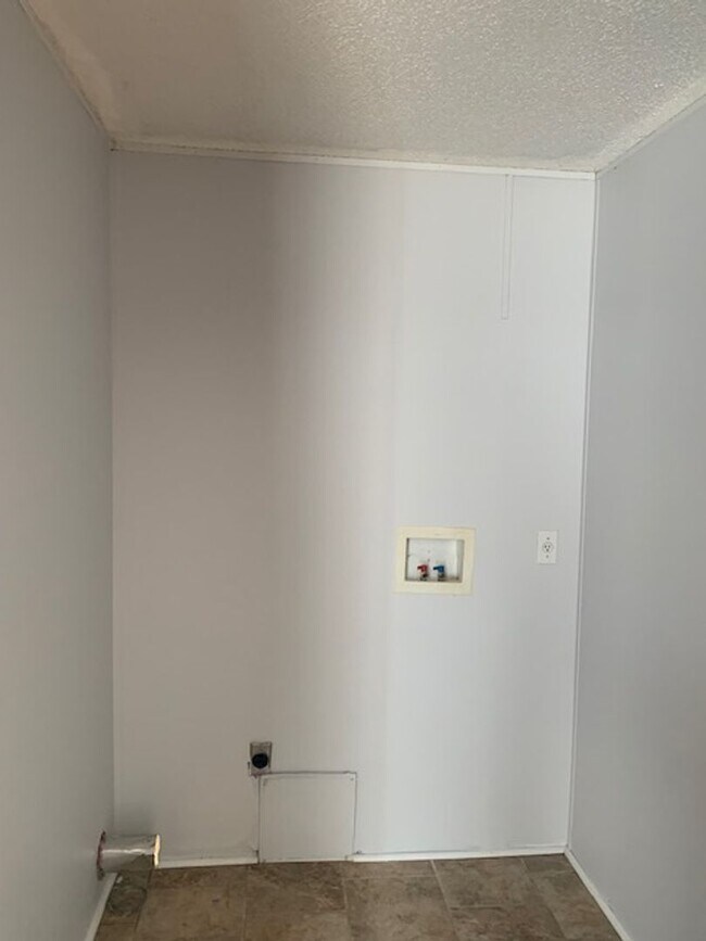 Building Photo - 259 Casual Dr
