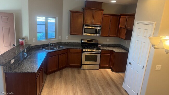 Building Photo - 9453 Alma Ridge Ave