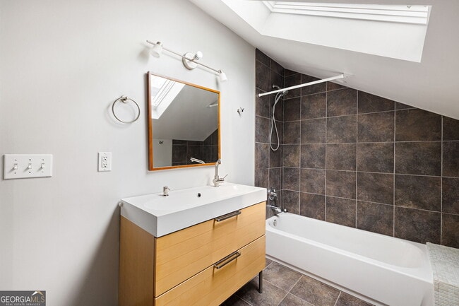 Building Photo - 193 Feld Ave