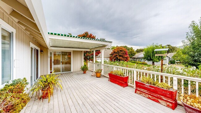 Building Photo - 7971 Oakmont Dr