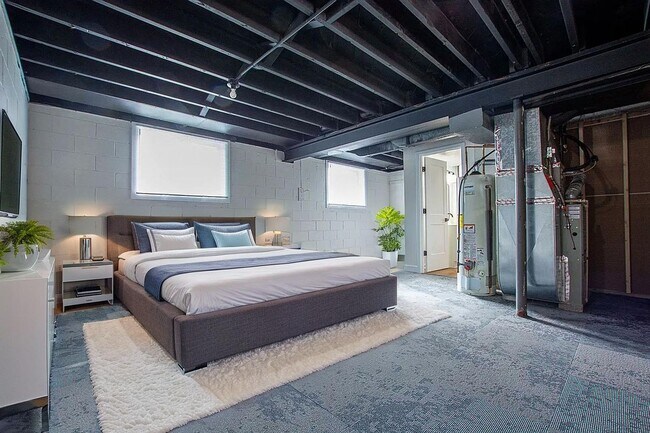 Building Photo - 3 Bedroom / 2 Bath Home with Finished Basment and Washer/Dryer!