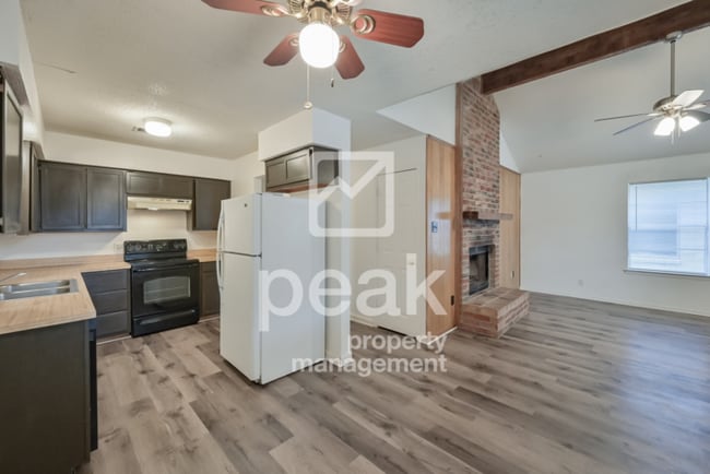 Building Photo - $1,625! 2Bed/2Bath duplex in Arlington! Su...