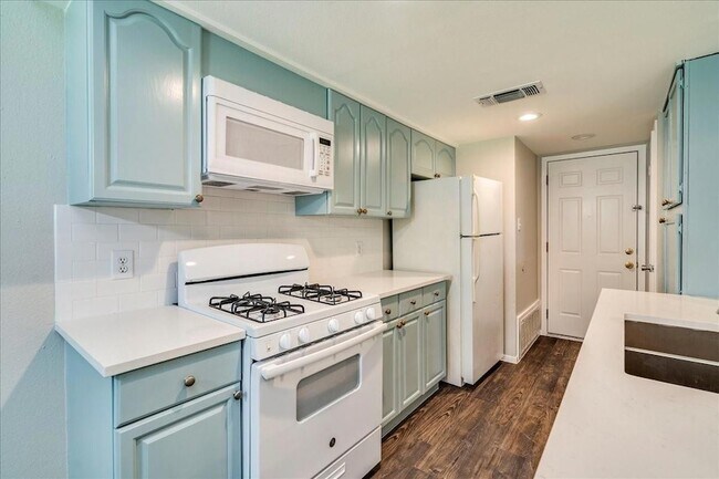 Building Photo - 408 Vista W Ct