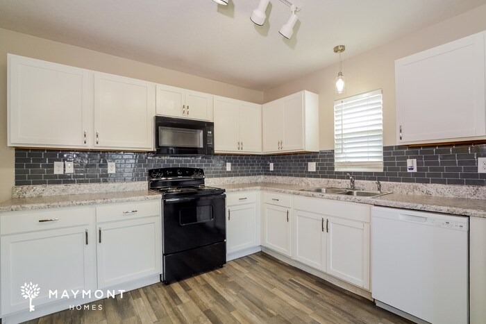 Building Photo - 216 Goldenrod Ln