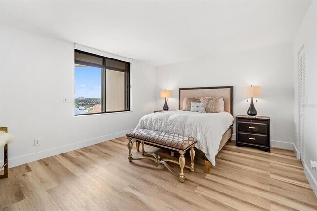 Building Photo - 5950 Pelican Bay Plaza S