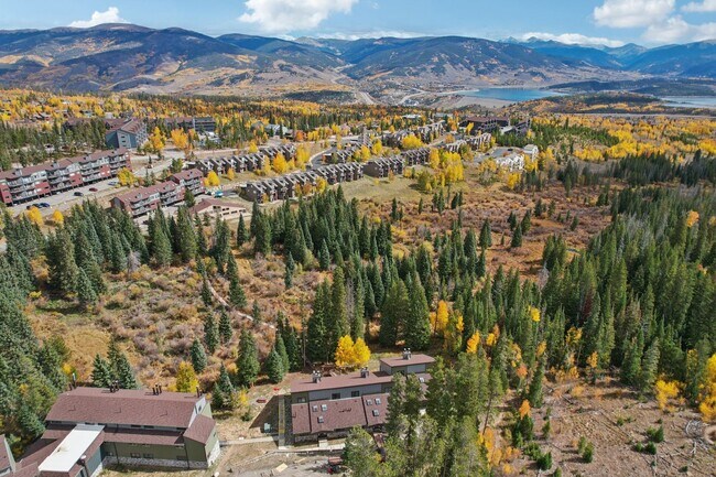 Building Photo - Serenity and Views with this 3 bedroom/3Bathroom Townhome in Buffalo Ridge