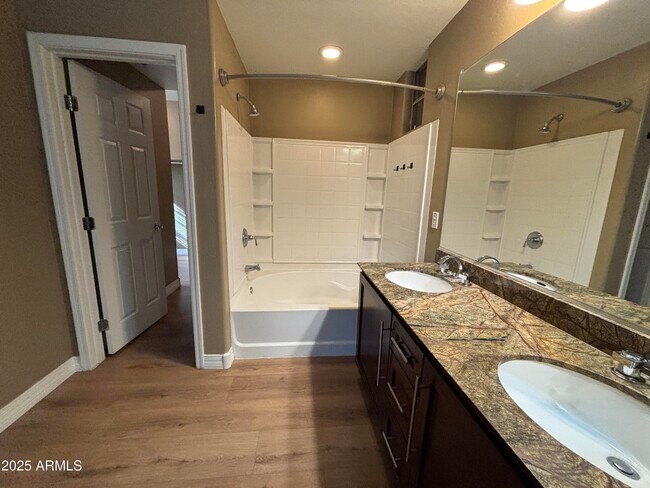 Building Photo - 615 E Portland St