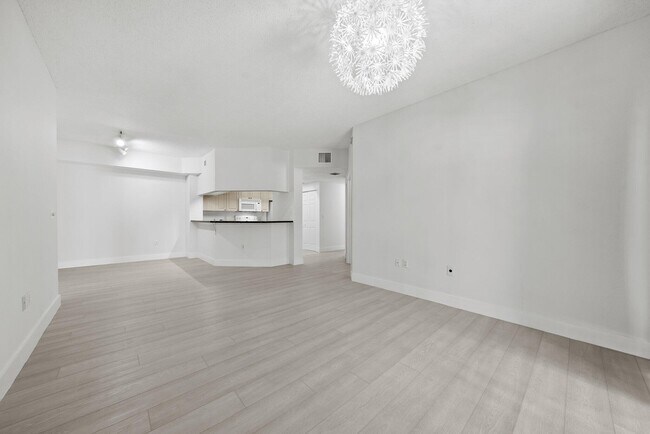 Building Photo - 3020 Alcazar Pl