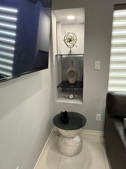 Building Photo - 2417 Indian Creek Ave